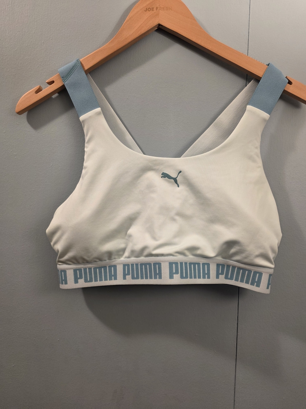 Title: PUMA White & Light Blue Sports Bra Size XL